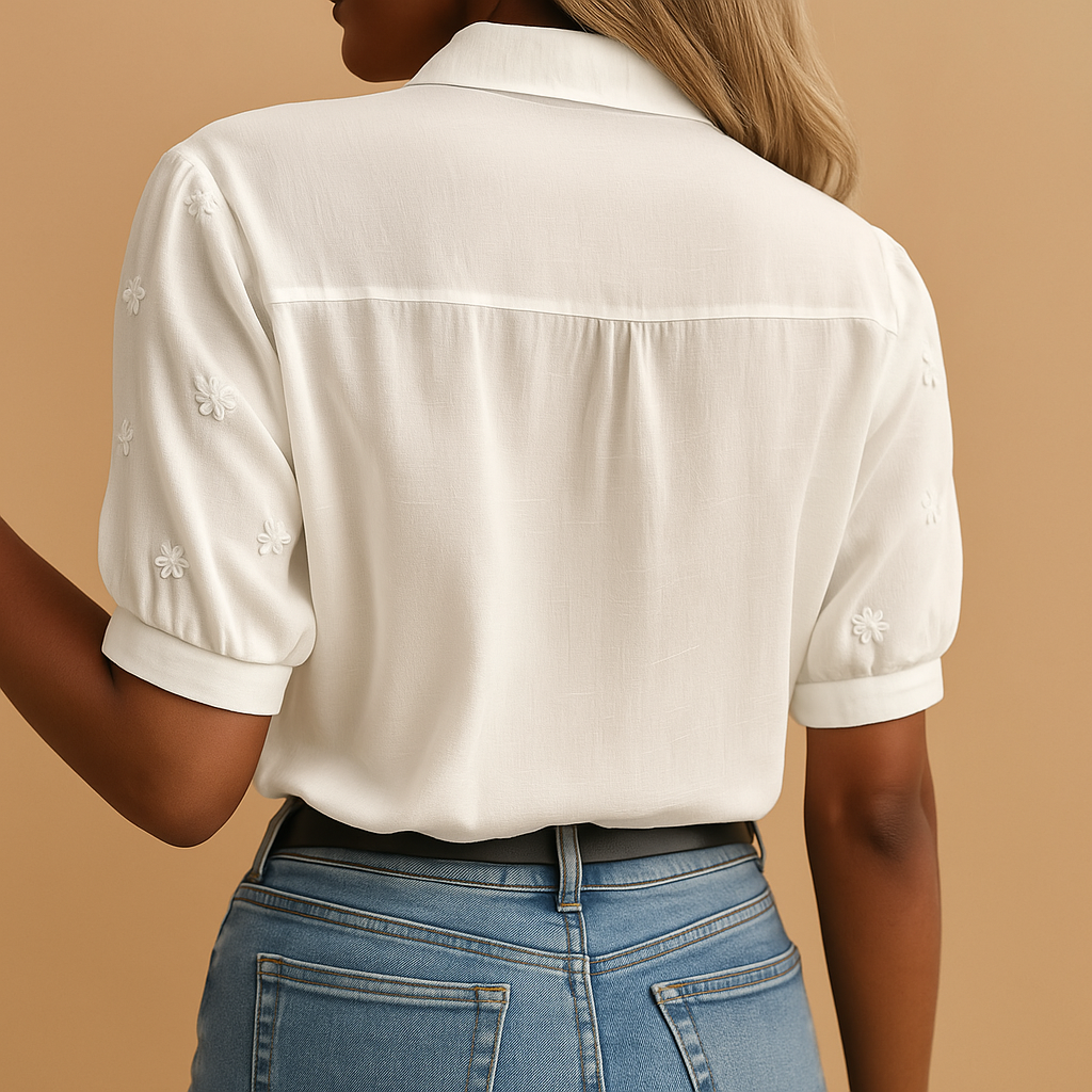 Women’s white elegant blouse with classic collar and buttons, ideal for office days, casual outings, or an evening look.